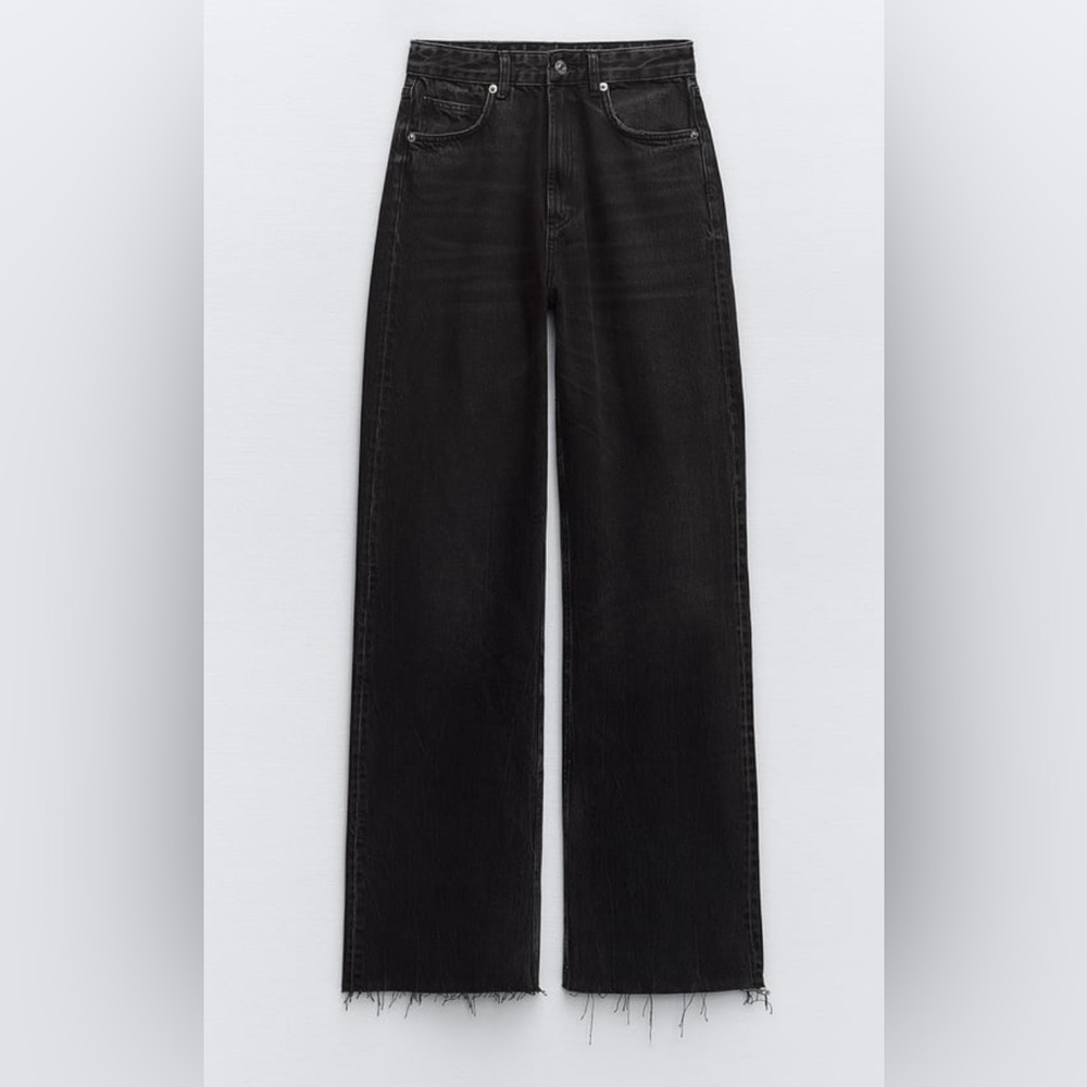 Like new Zara Straight leg high rise jeans. Size 2 US 34 EU.